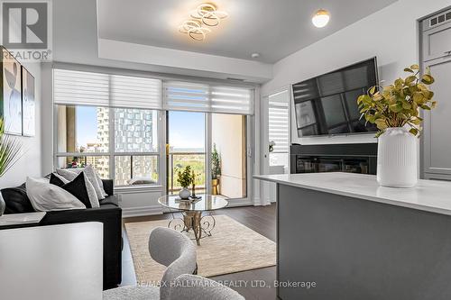 1702 - 9075 Jane Street W, Vaughan, ON - Indoor Photo Showing Living Room