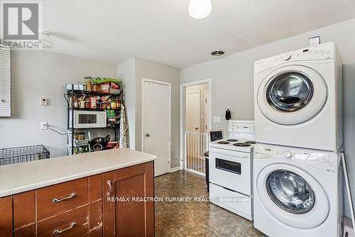 380 Penn Avenue, Newmarket (Bristol-London), ON - Indoor Photo Showing Laundry Room