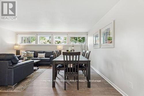 380 Penn Avenue, Newmarket (Bristol-London), ON - Indoor Photo Showing Living Room