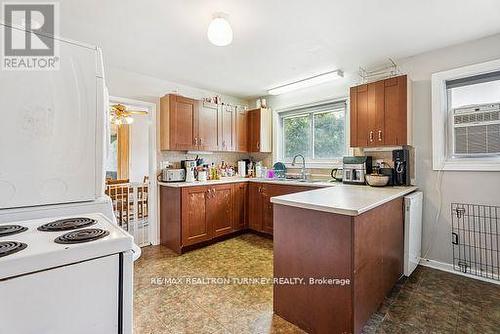 380 Penn Avenue, Newmarket (Bristol-London), ON - Indoor Photo Showing Kitchen