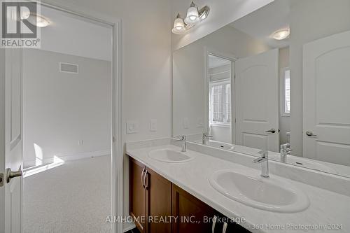 67 Menotti Drive, Richmond Hill, ON - Indoor Photo Showing Bathroom