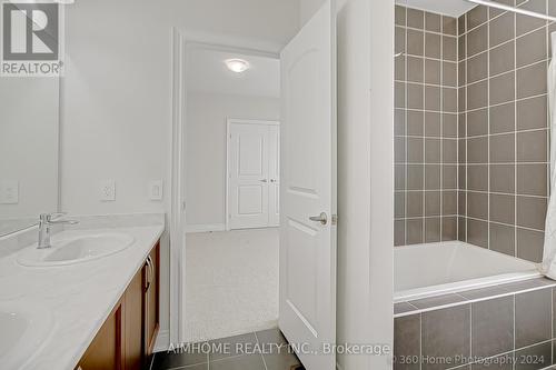 67 Menotti Drive, Richmond Hill, ON - Indoor Photo Showing Bathroom