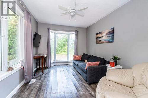 6 Monica Road, Tiny, ON - Indoor Photo Showing Living Room