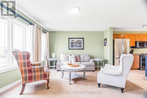 231 Atkinson Street, Clearview (Stayner), ON - Indoor Photo Showing Living Room