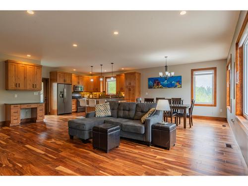 810 White Tail Drive, Rossland, BC - Indoor Photo Showing Living Room