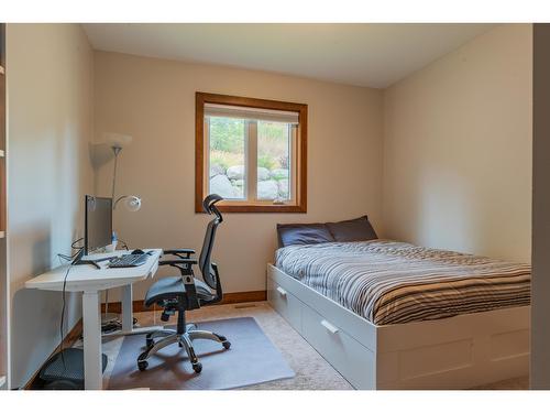 810 White Tail Drive, Rossland, BC - Indoor Photo Showing Bedroom