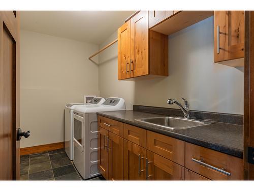 810 White Tail Drive, Rossland, BC - Indoor Photo Showing Laundry Room