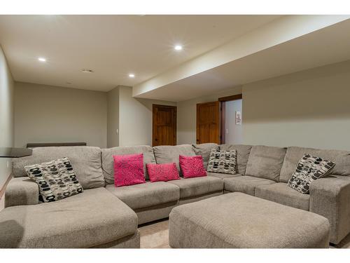 810 White Tail Drive, Rossland, BC - Indoor Photo Showing Living Room