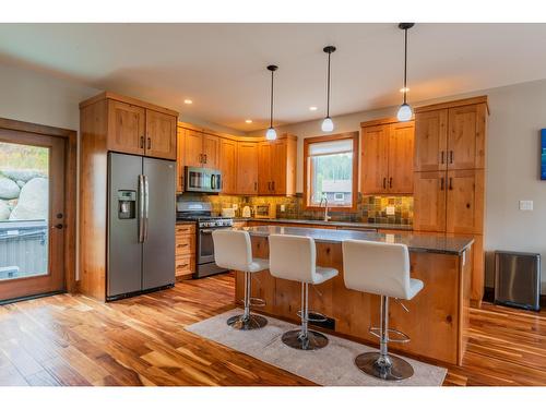 810 White Tail Drive, Rossland, BC - Indoor Photo Showing Kitchen With Upgraded Kitchen