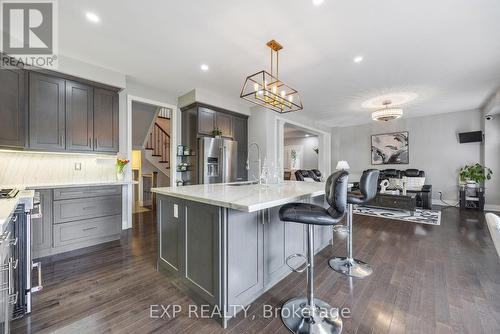 18 Prairie Creek Crescent, Brampton (Bram West), ON - Indoor Photo Showing Kitchen With Upgraded Kitchen