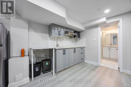 18 Prairie Creek Crescent, Brampton, ON - Indoor Photo Showing Kitchen