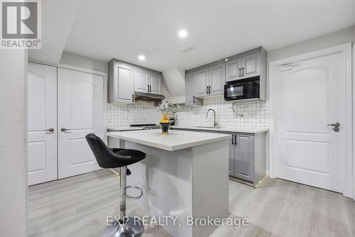 18 Prairie Creek Crescent, Brampton, ON - Indoor Photo Showing Kitchen With Upgraded Kitchen