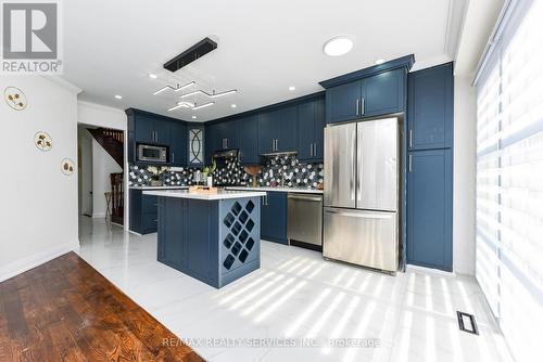 47 Lauraglen Crescent, Brampton (Fletcher'S Creek South), ON - Indoor Photo Showing Kitchen With Upgraded Kitchen