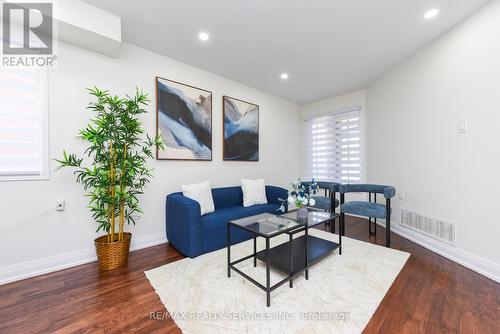 47 Lauraglen Crescent, Brampton (Fletcher'S Creek South), ON - Indoor Photo Showing Living Room