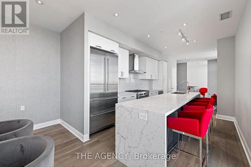 Uph4103 - 33 Shore Breeze Drive, Toronto (Mimico), ON - Indoor Photo Showing Kitchen