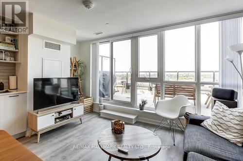 718 - 2300 St Clair Avenue W, Toronto (Junction Area), ON - Indoor Photo Showing Living Room