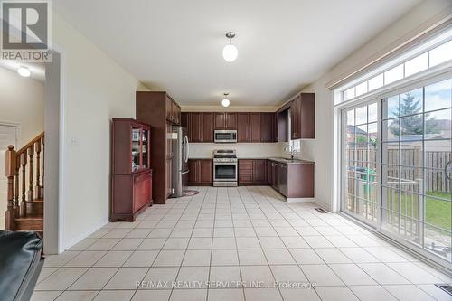 20 Vontress Street, Brampton (Sandringham-Wellington), ON - Indoor Photo Showing Kitchen