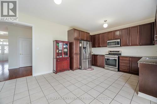 20 Vontress Street, Brampton (Sandringham-Wellington), ON - Indoor Photo Showing Kitchen