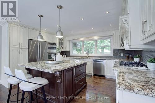 996 Cresthampton Lane, Mississauga, ON - Indoor Photo Showing Kitchen With Upgraded Kitchen