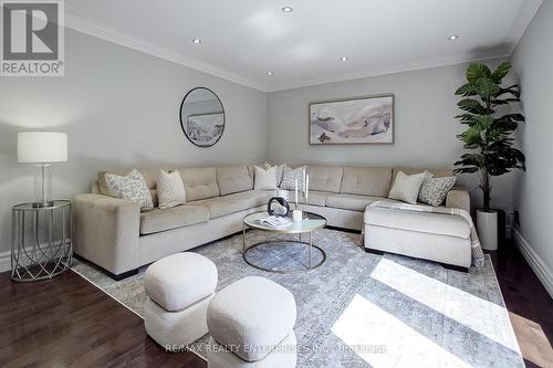 996 Cresthampton Lane, Mississauga, ON - Indoor Photo Showing Living Room