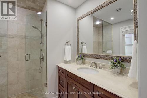 996 Cresthampton Lane, Mississauga, ON - Indoor Photo Showing Bathroom