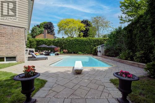 996 Cresthampton Lane, Mississauga, ON - Outdoor With In Ground Pool