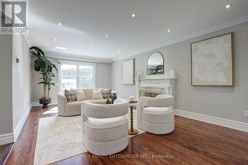 996 Cresthampton Lane, Mississauga, ON - Indoor Photo Showing Living Room With Fireplace