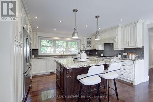 996 Cresthampton Lane, Mississauga, ON - Indoor Photo Showing Kitchen With Upgraded Kitchen