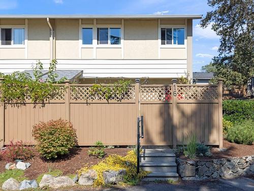 16-3981 Nelthorpe St, Saanich, BC 