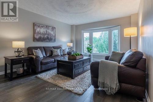 203 Bluebell Crescent, Hamilton, ON - Indoor Photo Showing Living Room