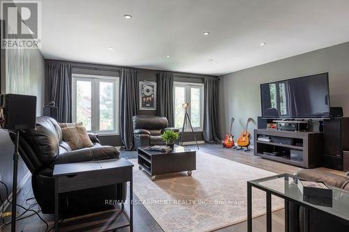 203 Bluebell Crescent, Hamilton (Ancaster), ON - Indoor Photo Showing Living Room