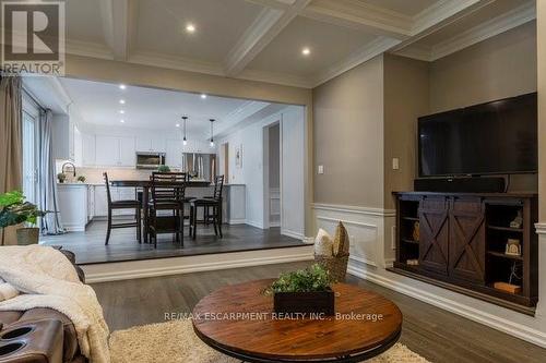 203 Bluebell Crescent, Hamilton, ON - Indoor Photo Showing Living Room