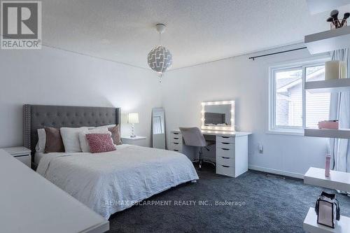 203 Bluebell Crescent, Hamilton, ON - Indoor Photo Showing Bedroom