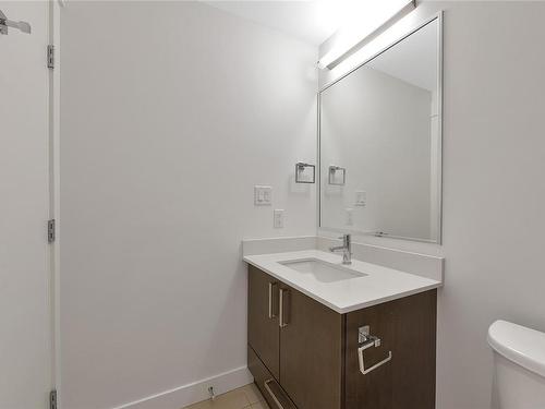 311-290 Wilfert Rd, View Royal, BC - Indoor Photo Showing Bathroom