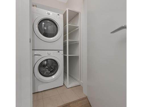 311-290 Wilfert Rd, View Royal, BC - Indoor Photo Showing Laundry Room