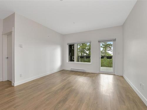 311-290 Wilfert Rd, View Royal, BC - Indoor Photo Showing Living Room