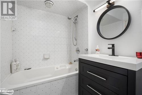 86 Lakeshore Drive, Thornbury, ON - Indoor Photo Showing Bathroom