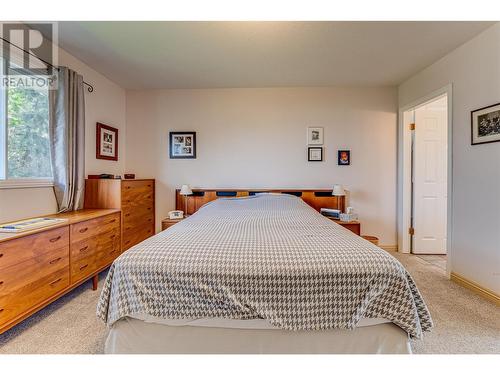 1401 37 Avenue, Vernon, BC - Indoor Photo Showing Bedroom