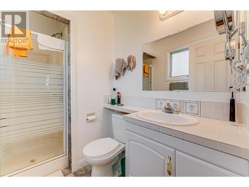 1401 37 Avenue, Vernon, BC - Indoor Photo Showing Bathroom