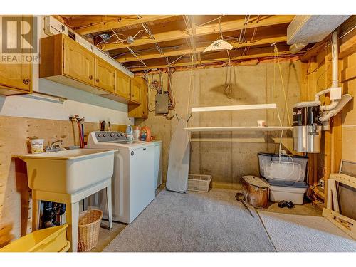 1401 37 Avenue, Vernon, BC - Indoor Photo Showing Laundry Room