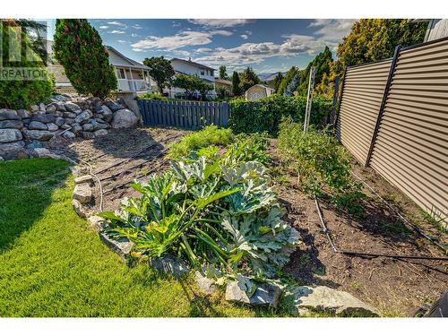 1401 37 Avenue, Vernon, BC - Outdoor