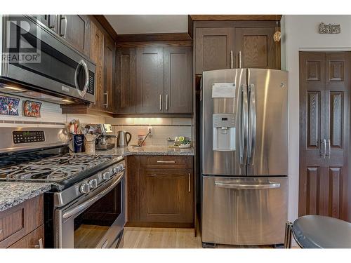 1401 37 Avenue, Vernon, BC - Indoor Photo Showing Kitchen