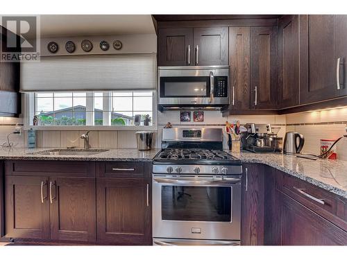 1401 37 Avenue, Vernon, BC - Indoor Photo Showing Kitchen