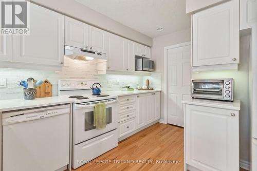 2901 Biddulph Street, London, ON - Indoor Photo Showing Kitchen