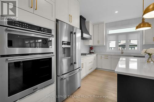 4076 Sugarmaple, London, ON - Indoor Photo Showing Kitchen