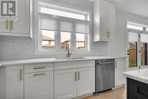 4076 Sugarmaple, London, ON - Indoor Photo Showing Kitchen With Double Sink