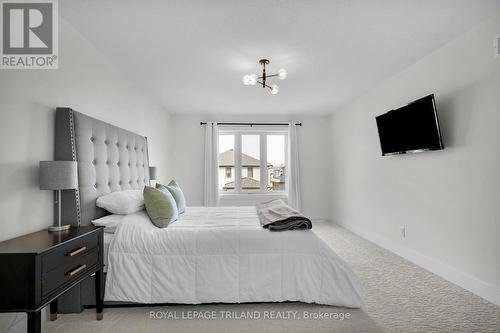 4076 Sugarmaple, London, ON - Indoor Photo Showing Bedroom