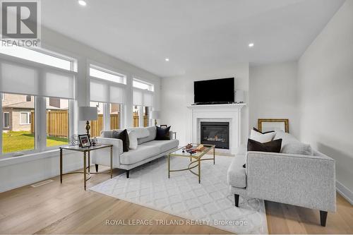 4076 Sugarmaple, London, ON - Indoor Photo Showing Living Room With Fireplace