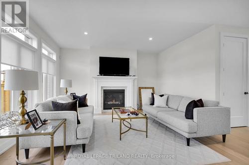 4076 Sugarmaple, London, ON - Indoor Photo Showing Living Room With Fireplace