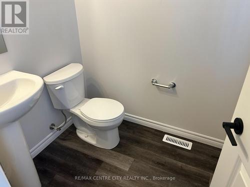 2561 Meadowland Way, London, ON - Indoor Photo Showing Bathroom